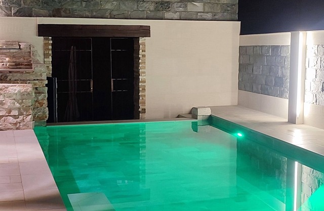 Rural house with swimming pool-jacuzzi "La Encomienda de Oreja".