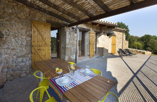 Rural House-Farmhouse near the Costa Brava and Pyrenees.