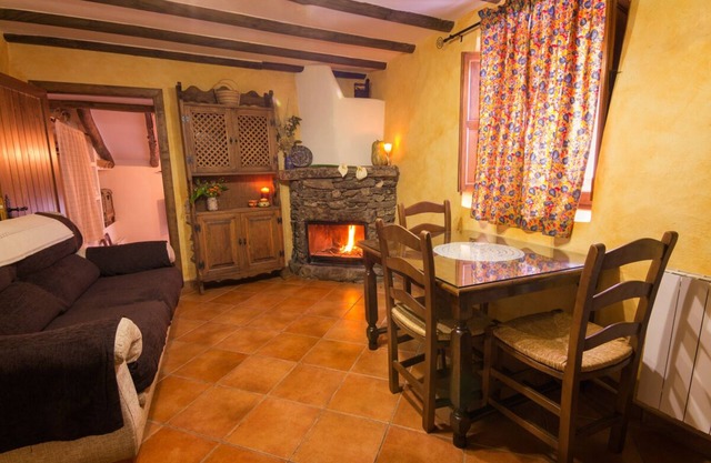 Rural house (full rental). Reul Alto Cortijos Rurales. From 2 to 4 persons