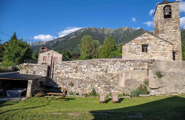 Rural House with authentic apartments 1.340m, with garden, bbq and terrace