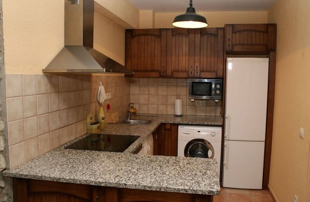 Rural house with pool and jacuzzi (Can Llobet - Canigó)