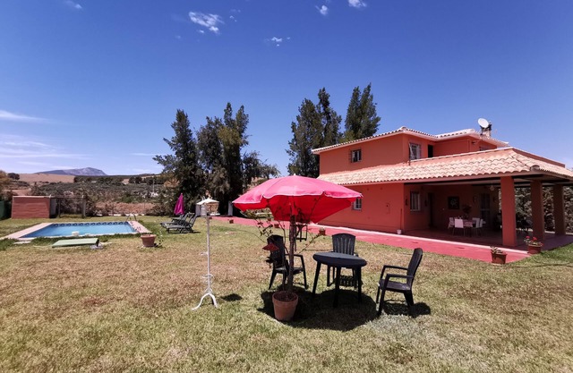 RURAL HOUSE WITH POOL, CHALET GIRALDA.