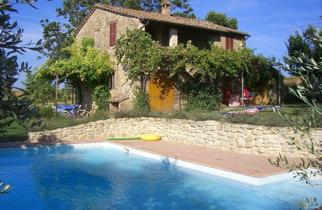 Rural Italian Farmhouse in Umbria with Private Pool & Garden