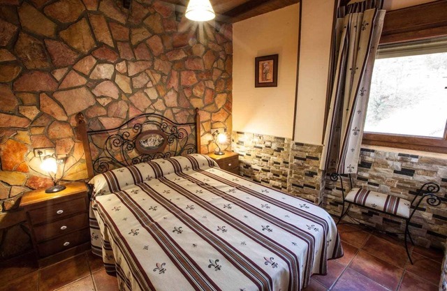 Rural lodging Plaza Vieja 2 pers. with spa and fireplace