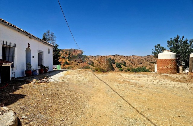 Rural Mountain Oasis with Private Pool in Almogia, Close to Malaga
