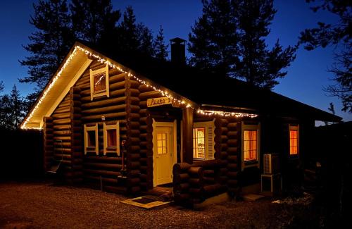 Ruska 2, Ylläs, Äkäslompolo, Lapland - Log Cabin with Lake and Fell Scenery