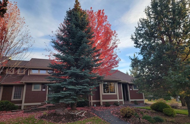 Russ And Mary's Mountain High Bungalow (Includes 6 guest passes)