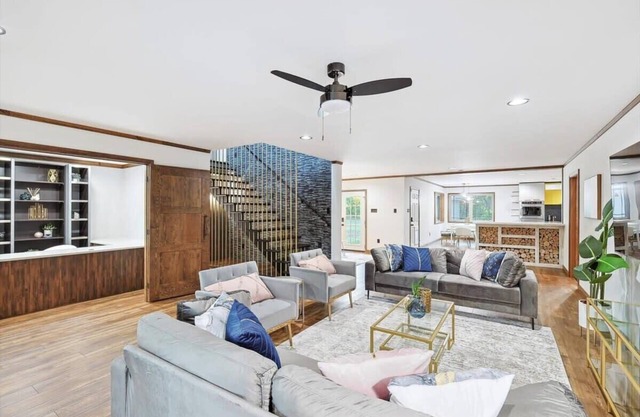 Russwood Acres Estate ft Gym, Cinema, Pool Table