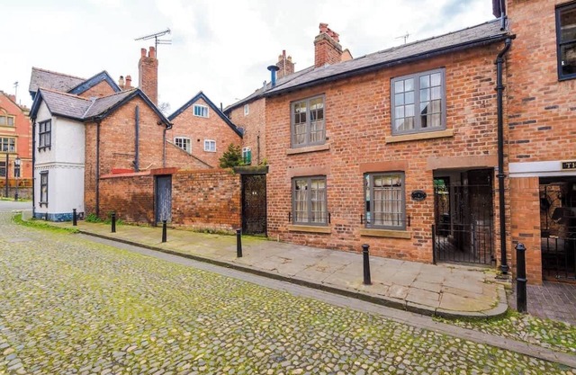 Rustic Chester Cottage Near Shops & Terrace