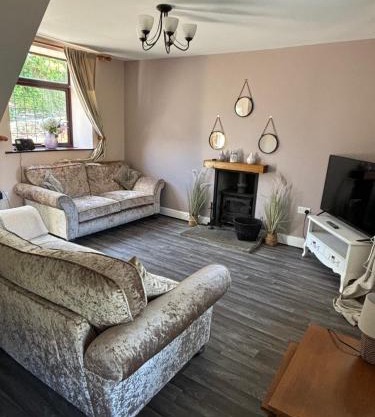 Rustic 2Bedroom Cottage with Garden in Sennybridge
