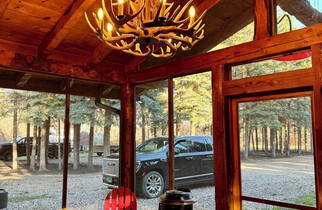 Rustic 5 Bedroom Gorge River Resort