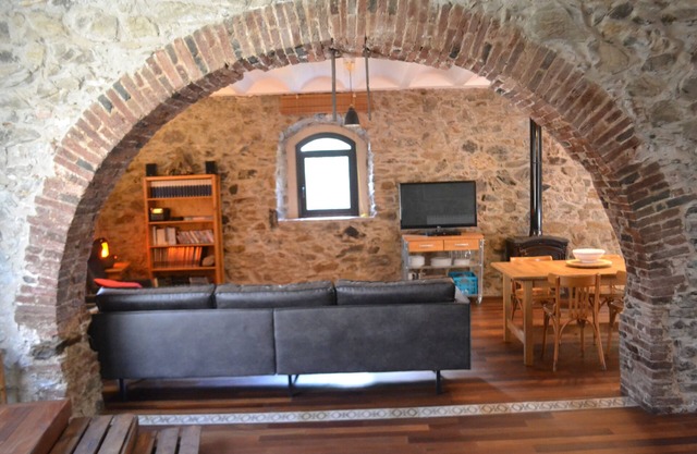 Rustic and slow stone house with Wifi and Garden.