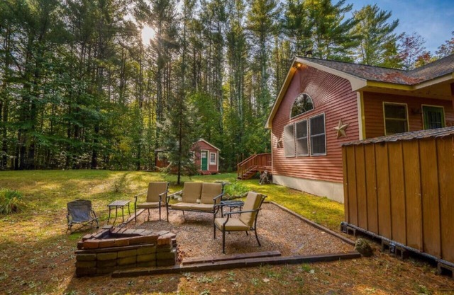 Rustic Cabin near Conway Village