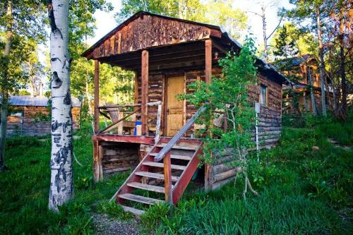 Rustic Camping Cabin with Lovely Nature Views in Columbine, Colorado