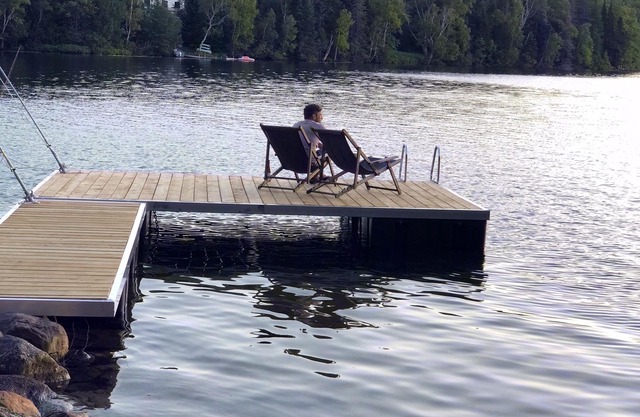 Rustic chalet - directly on the lake with sandy beach