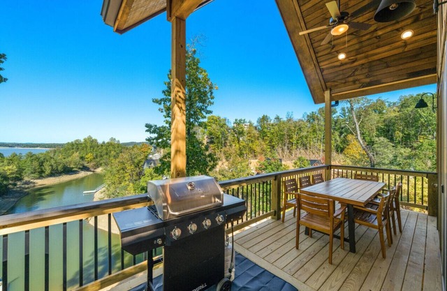 Rustic-Chic Lakefront Escape w/Games & Outdoor Dining!