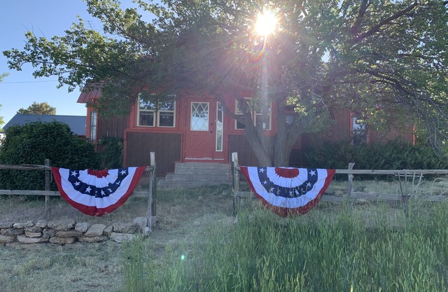 Rustic Country Homestead located in beautiful Dolores, CO *air conditioned*