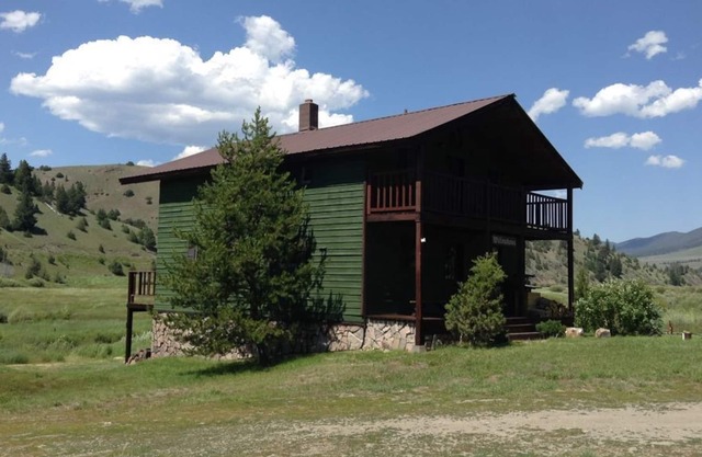 Rustic creek-side home near Philipsburg, MT