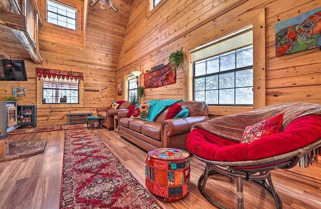 Rustic Duck Creek Village Cabin w/Fire Pit!