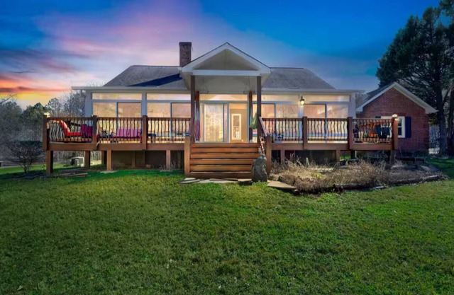 Rustic Elegance: Farmhouse Retreat In Covington