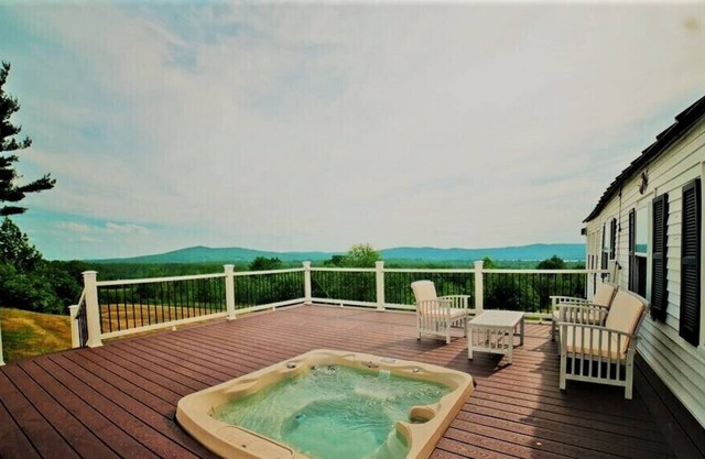 Rustic Farmhouse w/Hot Tub Close to Beach, Golf