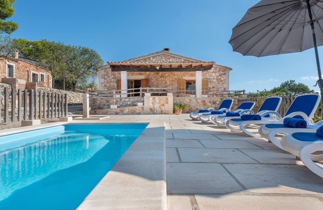 Rustic Finca "Saresta den Rumbet" with Pool, Garden, Terrace & Wi-Fi