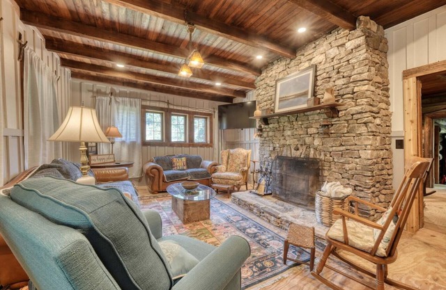Rustic Historical Cabin near Wineries & Gold Mines