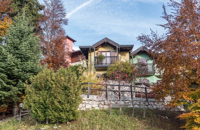 Rustic Holiday Apartment “Serrada”, Mountain View, Garden and Balcony