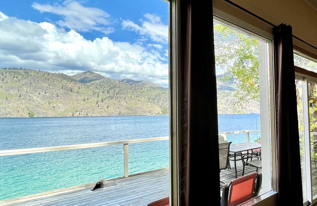 Rustic Lakefront Cabin: Pet-Friendly, WIFI, Buoy, Lake Access