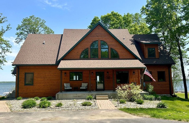 Rustic Lodge on Leech Lake, minutes from Walker!