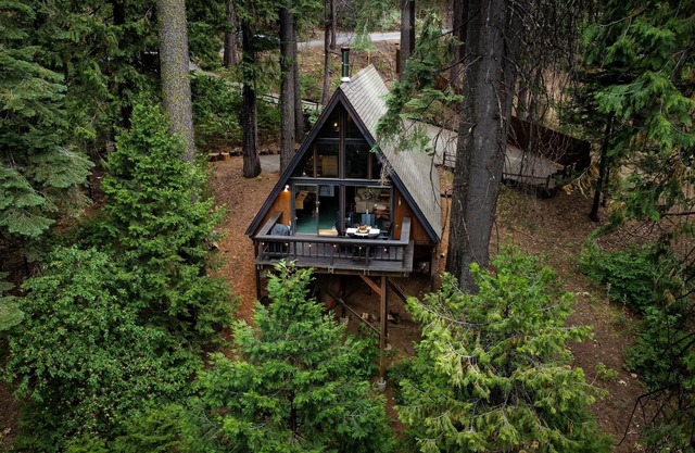 Rustic Lofted A-frame+Spacious Deck+Great Views+Central Heat+Wood Stove