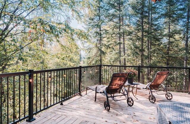 Rustic Log Cabin in Woods w/Spa