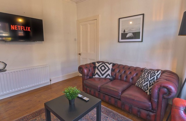 Rustic & Loving Home, 1 Mile to City Centre! A 50m Walk For Your Morning Coffee