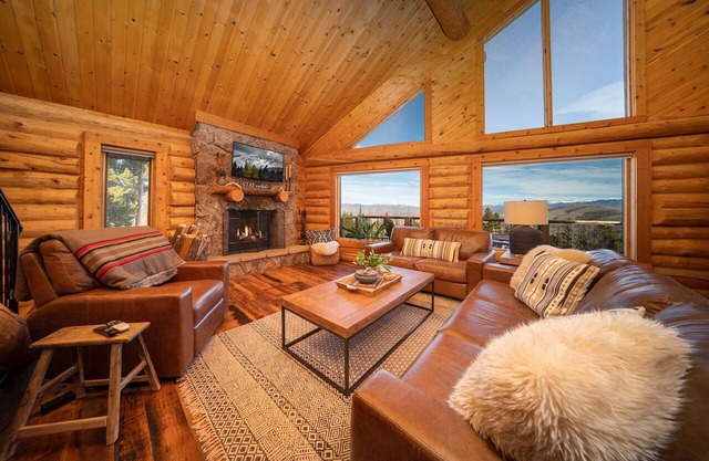 Rustic Luxury-Cozy Cabin-Amazing Views!
