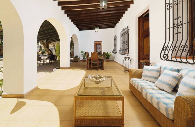 RUSTIC MEDITERRANEAN STYLE 6 / 8P. RECENTLY REFURBISHED WITH PRIVATE POOL
