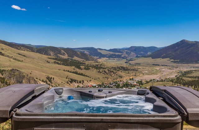 Rustic Mountain Cabin-Panoramic Views of Creede - Private Hot Tub!
