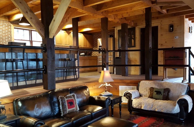 Rustic Mountaintop Solitude - Secluded but convenient with spectacular views