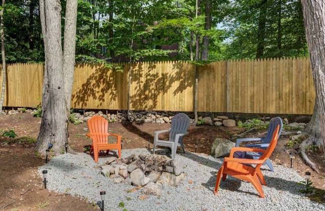 Rustic Pet Friendly Cottage w/Private Beach Access