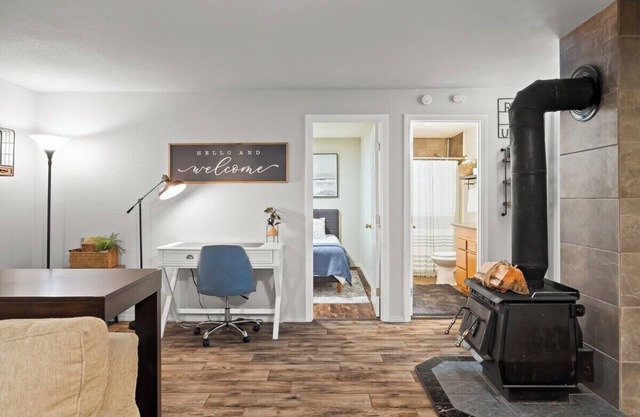 Rustic Private Cottage w/King Bed & HiSpeed Wi-Fi