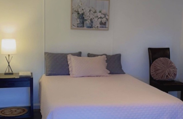 Rustic private studio apartment out in the peaceful countryside