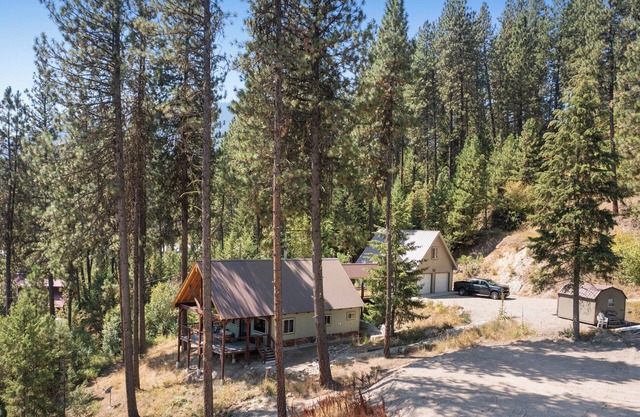 Rustic Retreat Cabin view of Terrace Lakes Golf Course