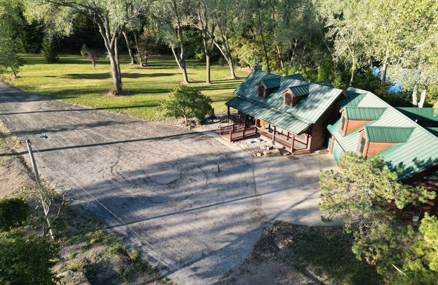 Rustic Retreat & Cabin!