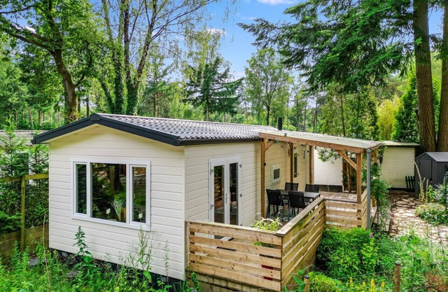 Rustic Retreat: Cozy Cottage in the Veluwe