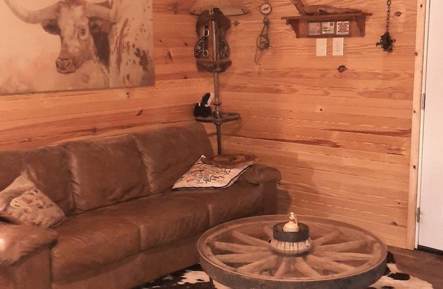 Rustic romantic lakefront cabin!