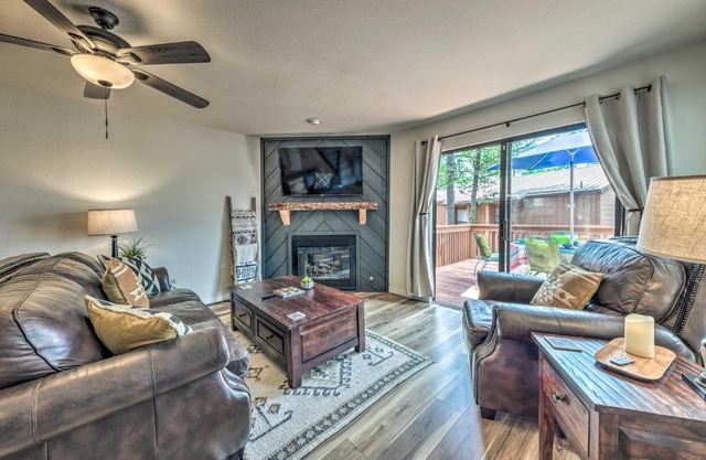 Rustic Ruidoso Retreat Near Shops and Mountains!