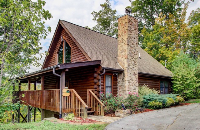 Rustic Sevierville Cabin w/Covered Porch!