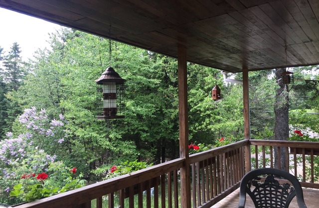 Rustic-style cottage in Val Morin!