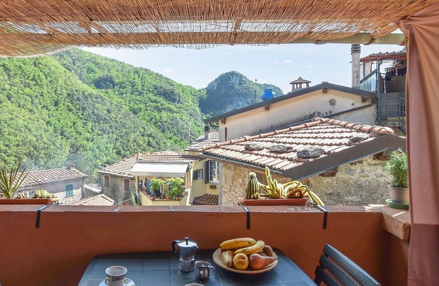 Rustic vacation home with beautiful view in Tuscany