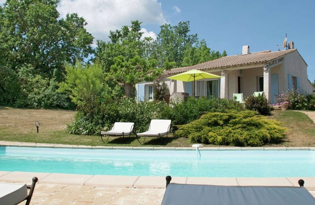 Rustic villa with pool in Cereste, France