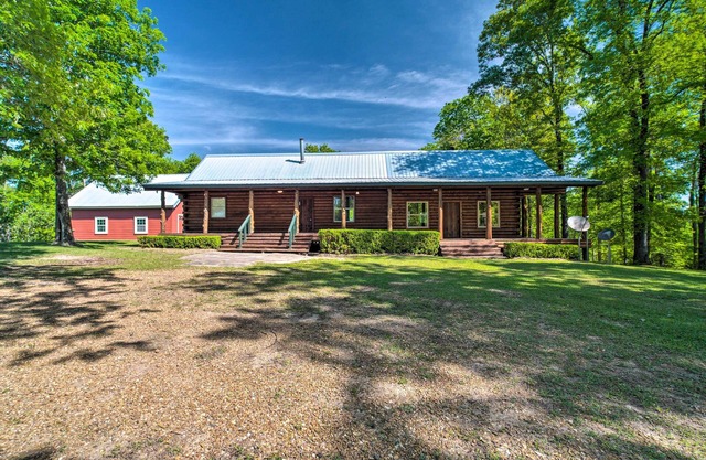 Rustic Woodville Getaway with Pool & Guest House